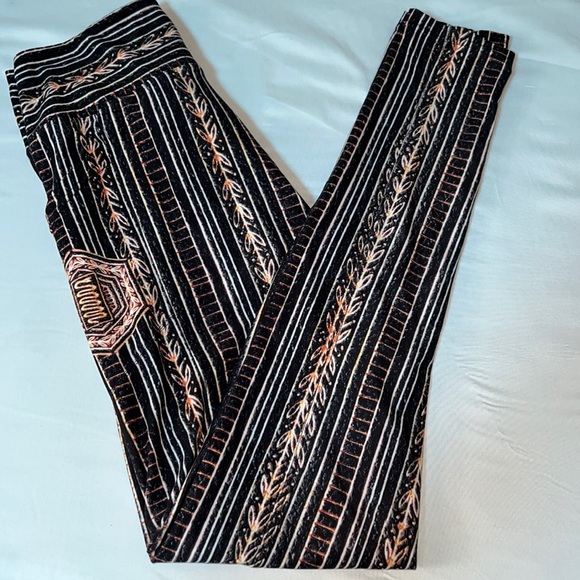 Wolven Zephyr Crossover Pocket Legging - Picture 1 of 6